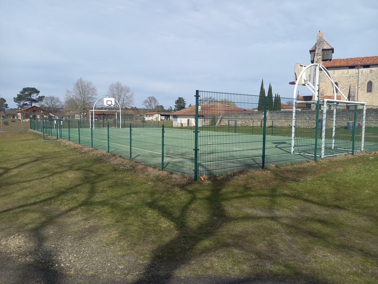 Photo du Terrain de basket et handball