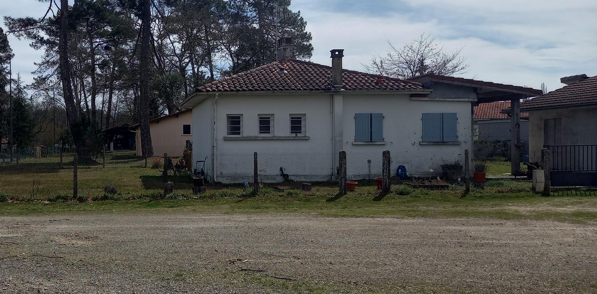 Photo de la maison situé sur la place