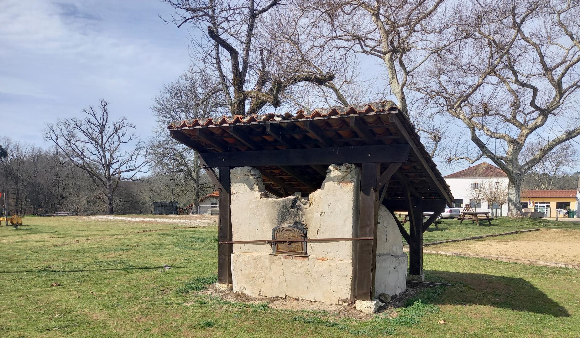 Photo du Four à pain situé juste à côté du terrain de pétanque