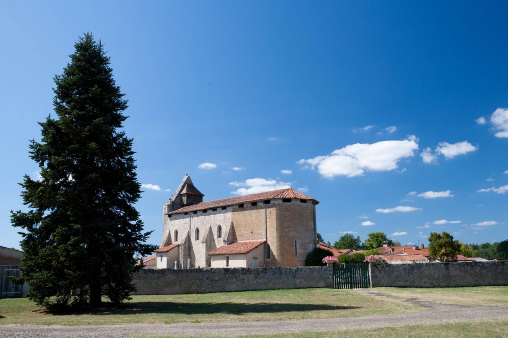 vue de l'arrière de  l'église